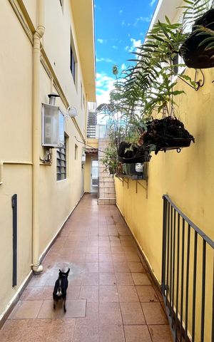 Casa à venda com 160m², 5 quartos e 2 vagas Casa à venda com 160m², 5 quartos e 2 vagasÁrea externa
