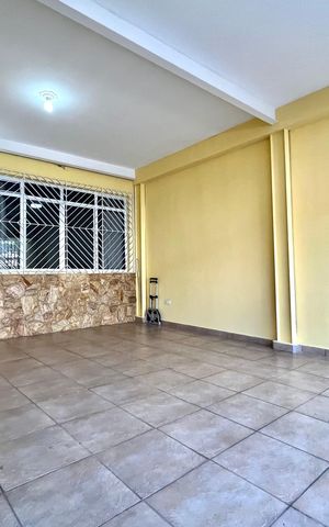 Casa à venda com 160m², 5 quartos e 2 vagas Casa à venda com 160m², 5 quartos e 2 vagasGaragem