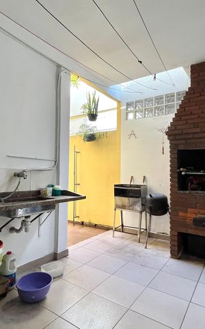 Casa à venda com 160m², 5 quartos e 2 vagas Casa à venda com 160m², 5 quartos e 2 vagasÁrea de Serviço