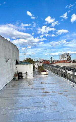 Casa à venda com 160m², 5 quartos e 2 vagas Casa à venda com 160m², 5 quartos e 2 vagasTerraço
