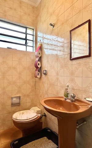 Casa à venda com 160m², 5 quartos e 2 vagas Casa à venda com 160m², 5 quartos e 2 vagasLavabo