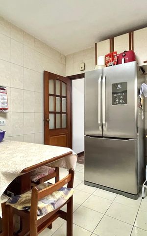 Casa à venda com 160m², 5 quartos e 2 vagas Casa à venda com 160m², 5 quartos e 2 vagasCozinha
