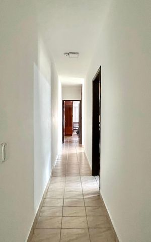 Casa à venda com 160m², 5 quartos e 2 vagas Casa à venda com 160m², 5 quartos e 2 vagasCorredor