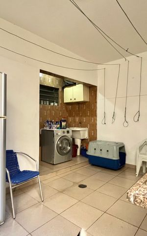 Casa à venda com 160m², 5 quartos e 2 vagas Casa à venda com 160m², 5 quartos e 2 vagasÁrea de Serviço