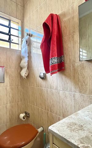 Casa à venda com 160m², 5 quartos e 2 vagas Casa à venda com 160m², 5 quartos e 2 vagasBanheiro da Suíte 1