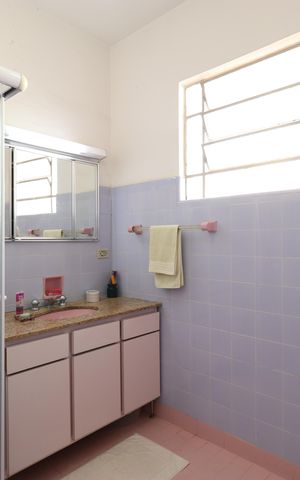 Casa à venda com 240m², 4 quartos e 1 vagaBanheiro 