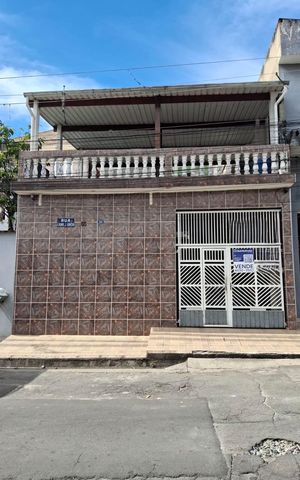 Casa à venda com 175m², 3 quartos e 1 vaga Casa à venda com 175m², 3 quartos e 1 vagaFachada