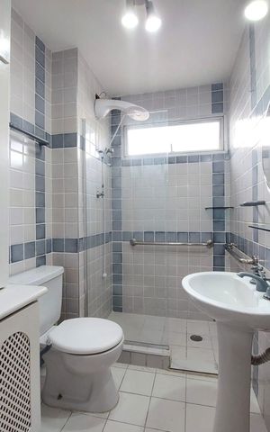 Apartamento à venda com 62m², 2 quartos e 1 vaga Apartamento à venda com 62m², 2 quartos e 1 vagaBanheiro