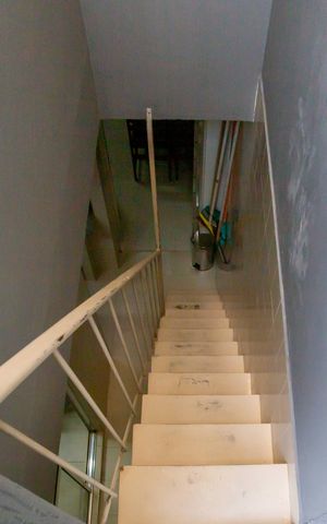 Casa à venda com 105m², 4 quartos e 1 vagaEscada