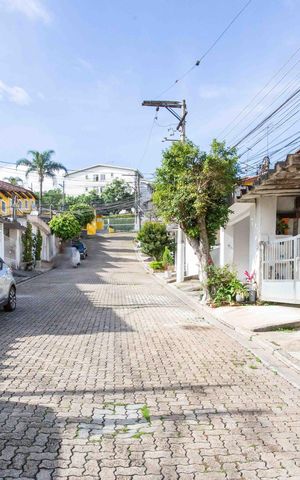Casa à venda com 105m², 4 quartos e 1 vagaÁrea comum