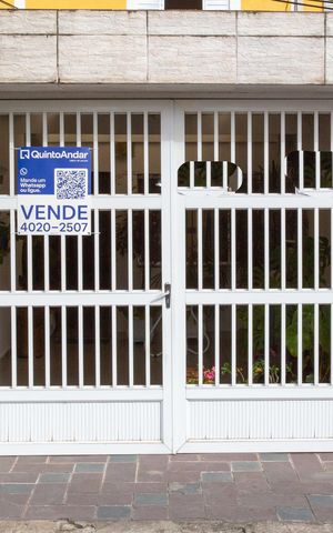 Casa à venda com 105m², 4 quartos e 1 vagaFachada