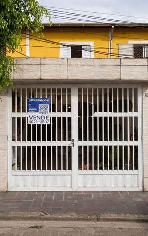 Casa à venda com 105m², 4 quartos e 1 vagaFachada