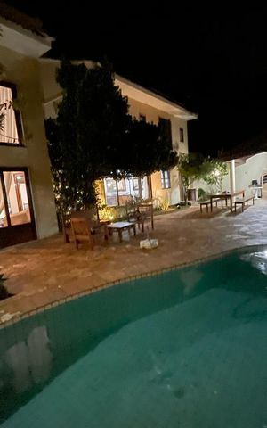 Casa à venda com 538m², 5 quartos e 3 vagas Casa à venda com 538m², 5 quartos e 3 vagasÁrea externa