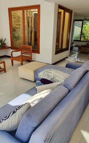 Casa à venda com 538m², 5 quartos e 3 vagas Casa à venda com 538m², 5 quartos e 3 vagasSala