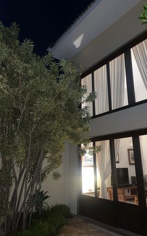 Casa à venda com 538m², 5 quartos e 3 vagas Casa à venda com 538m², 5 quartos e 3 vagasÁrea externa