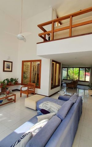 Casa à venda com 538m², 5 quartos e 3 vagas Casa à venda com 538m², 5 quartos e 3 vagasSala