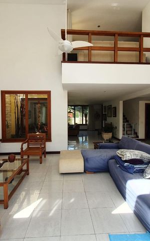 Casa à venda com 538m², 5 quartos e 3 vagas Casa à venda com 538m², 5 quartos e 3 vagasSala