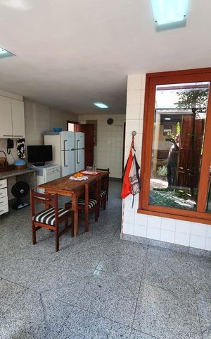 Casa à venda com 538m², 5 quartos e 3 vagas Casa à venda com 538m², 5 quartos e 3 vagasCozinha