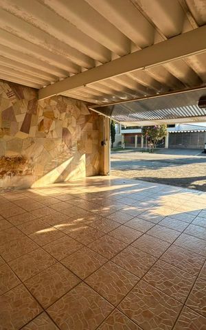 Casa à venda com 222m², 6 quartos e 2 vagas Casa à venda com 222m², 6 quartos e 2 vagasGaragem