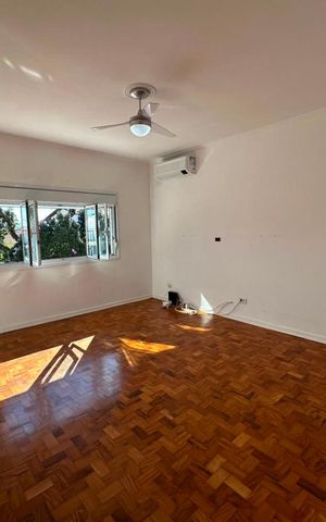 Casa à venda com 222m², 6 quartos e 2 vagas Casa à venda com 222m², 6 quartos e 2 vagasQuarto - casa 1