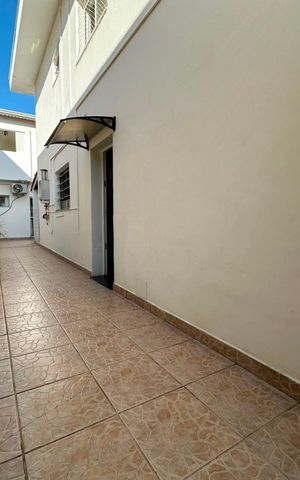 Casa à venda com 222m², 6 quartos e 2 vagas Casa à venda com 222m², 6 quartos e 2 vagasÁrea externa