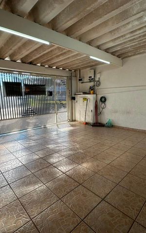 Casa à venda com 222m², 6 quartos e 2 vagas Casa à venda com 222m², 6 quartos e 2 vagasGaragem