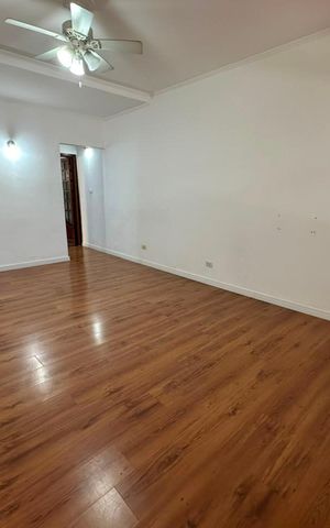 Casa à venda com 222m², 6 quartos e 2 vagas Casa à venda com 222m², 6 quartos e 2 vagasSala - Casa 1