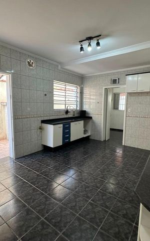 Casa à venda com 222m², 6 quartos e 2 vagas Casa à venda com 222m², 6 quartos e 2 vagasCozinha - Casa 1