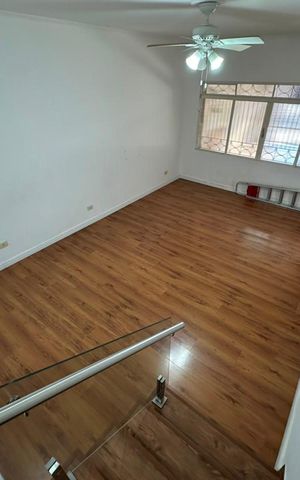 Casa à venda com 222m², 6 quartos e 2 vagas Casa à venda com 222m², 6 quartos e 2 vagasSala - Casa 1