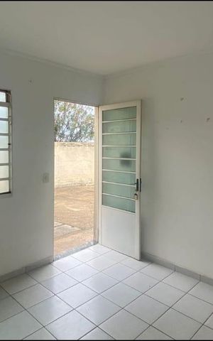 Casa à venda com 64m², 2 quartos e 5 vagas Casa à venda com 64m², 2 quartos e 5 vagasSala