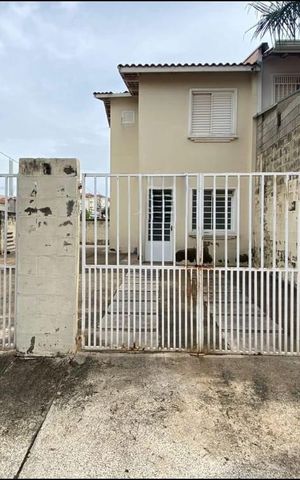 Casa à venda com 64m², 2 quartos e 5 vagas