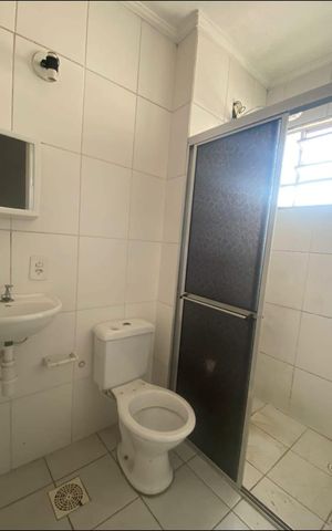 Casa à venda com 64m², 2 quartos e 5 vagas Casa à venda com 64m², 2 quartos e 5 vagasBanheiro