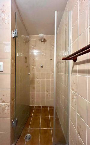 Apartamento à venda com 67m², 1 quarto e 1 vaga Apartamento à venda com 67m², 1 quarto e 1 vagaBanheiro da Suíte