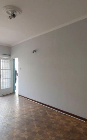Casa à venda com 150m², 3 quartos e 2 vagas Casa à venda com 150m², 3 quartos e 2 vagasSala