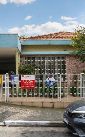 Casa à venda com 150m², 3 quartos e 2 vagas Casa à venda com 150m², 3 quartos e 2 vagasFachada + Placa