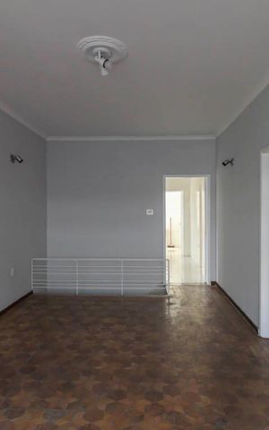 Casa à venda com 150m², 3 quartos e 2 vagas Casa à venda com 150m², 3 quartos e 2 vagasSala