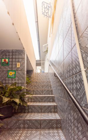 Casa à venda com 200m², 3 quartos e 2 vagasEscada
