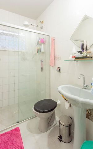 Casa à venda com 200m², 3 quartos e 2 vagasBanheiro da Suíte 2