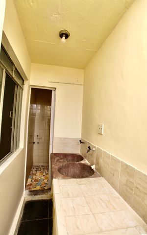 Casa para alugar com 40m², 2 quartos e sem vaga Casa para alugar com 40m², 2 quartos e sem vagaCozinha e Área de serviço