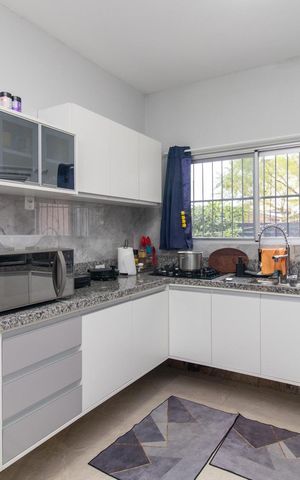 Casa à venda com 216m², 4 quartos e 2 vagas Casa à venda com 216m², 4 quartos e 2 vagasCozinha