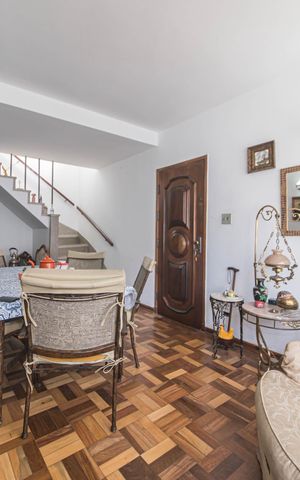 Casa à venda com 200m², 3 quartos e 4 vagas Casa à venda com 200m², 3 quartos e 4 vagasSala