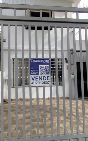 Casa à venda com 200m², 3 quartos e 4 vagas Casa à venda com 200m², 3 quartos e 4 vagasPlaquinha