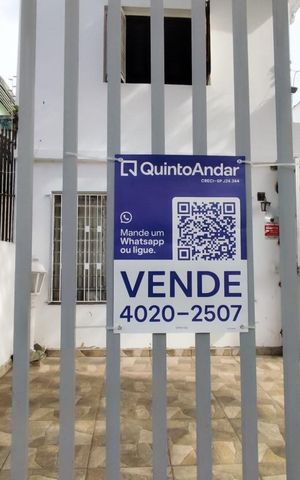 Casa à venda com 200m², 3 quartos e 4 vagas Casa à venda com 200m², 3 quartos e 4 vagasPlaquinha