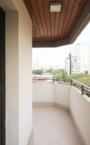 Apartamento para alugar com 160m², 3 quartos e 3 vagas Apartamento para alugar com 160m², 3 quartos e 3 vagasVaranda