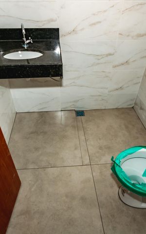 Casa à venda com 87m², 2 quartos e 2 vagasBanheiro da Suíte 2