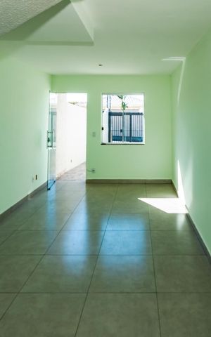 Casa à venda com 87m², 2 quartos e 2 vagasSala