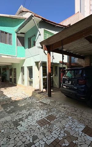 Casa para alugar com 258m², 6 quartos e 8 vagas Casa para alugar com 258m², 6 quartos e 8 vagasGaragem