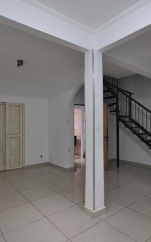 Casa para alugar com 250m², 4 quartos e 2 vagasSala