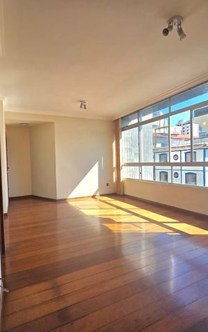 Apartamento à venda com 130m², 2 quartos e 2 vagas Apartamento à venda com 130m², 2 quartos e 2 vagasSala
