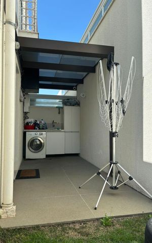 Casa de condomínio à venda com 172m², 3 quartos e 2 vagas Casa de condomínio à venda com 172m², 3 quartos e 2 vagasÁrea de serviço